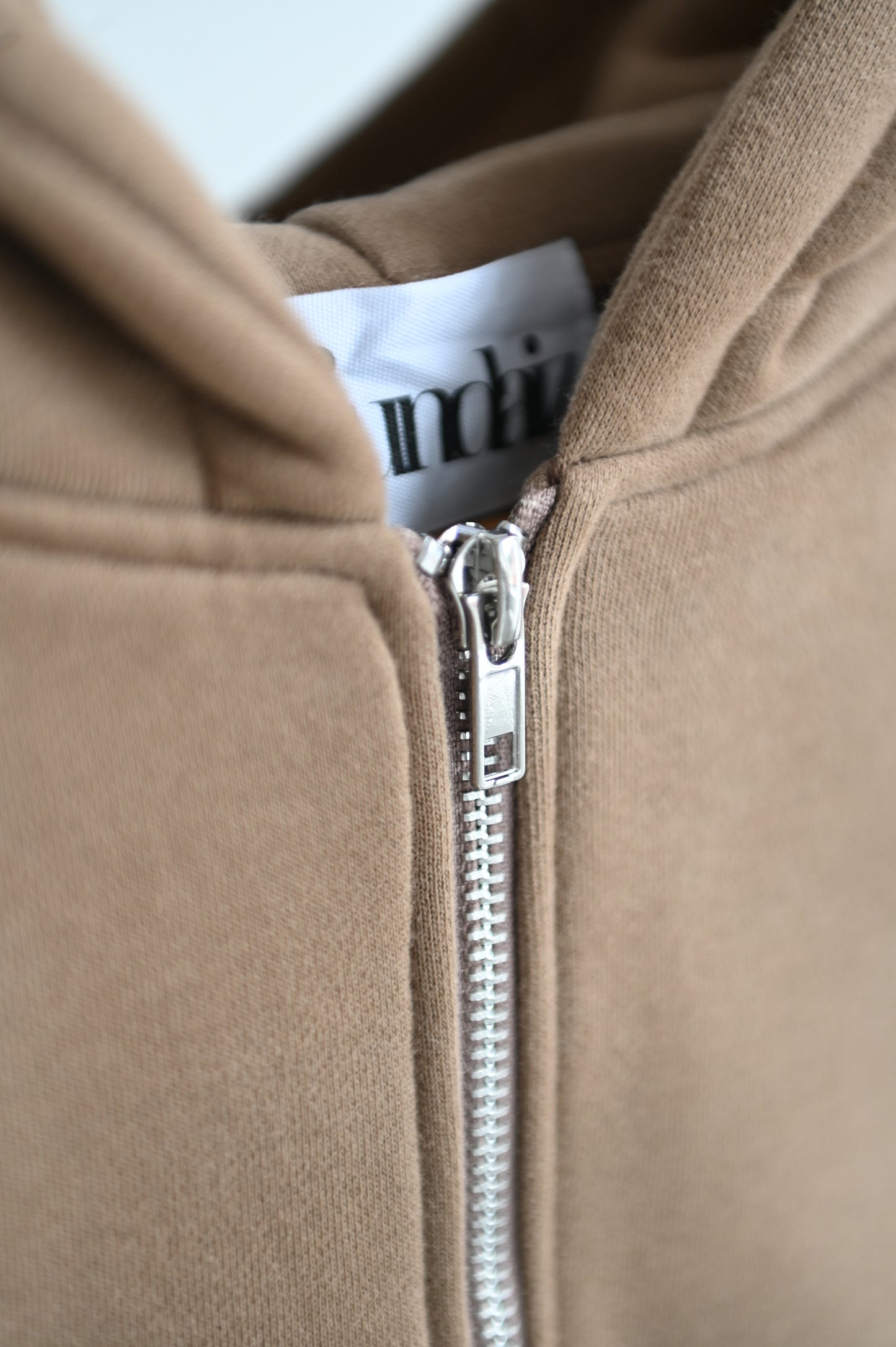 MOCHA Hoodie with zipper.