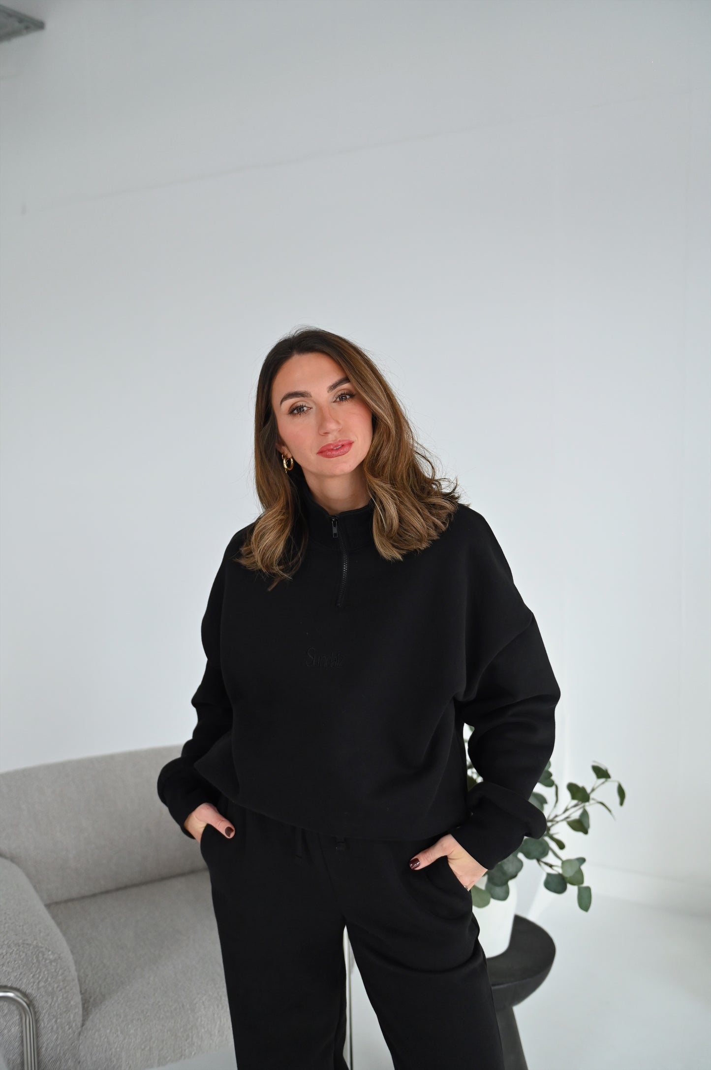 Quarter zip in Black