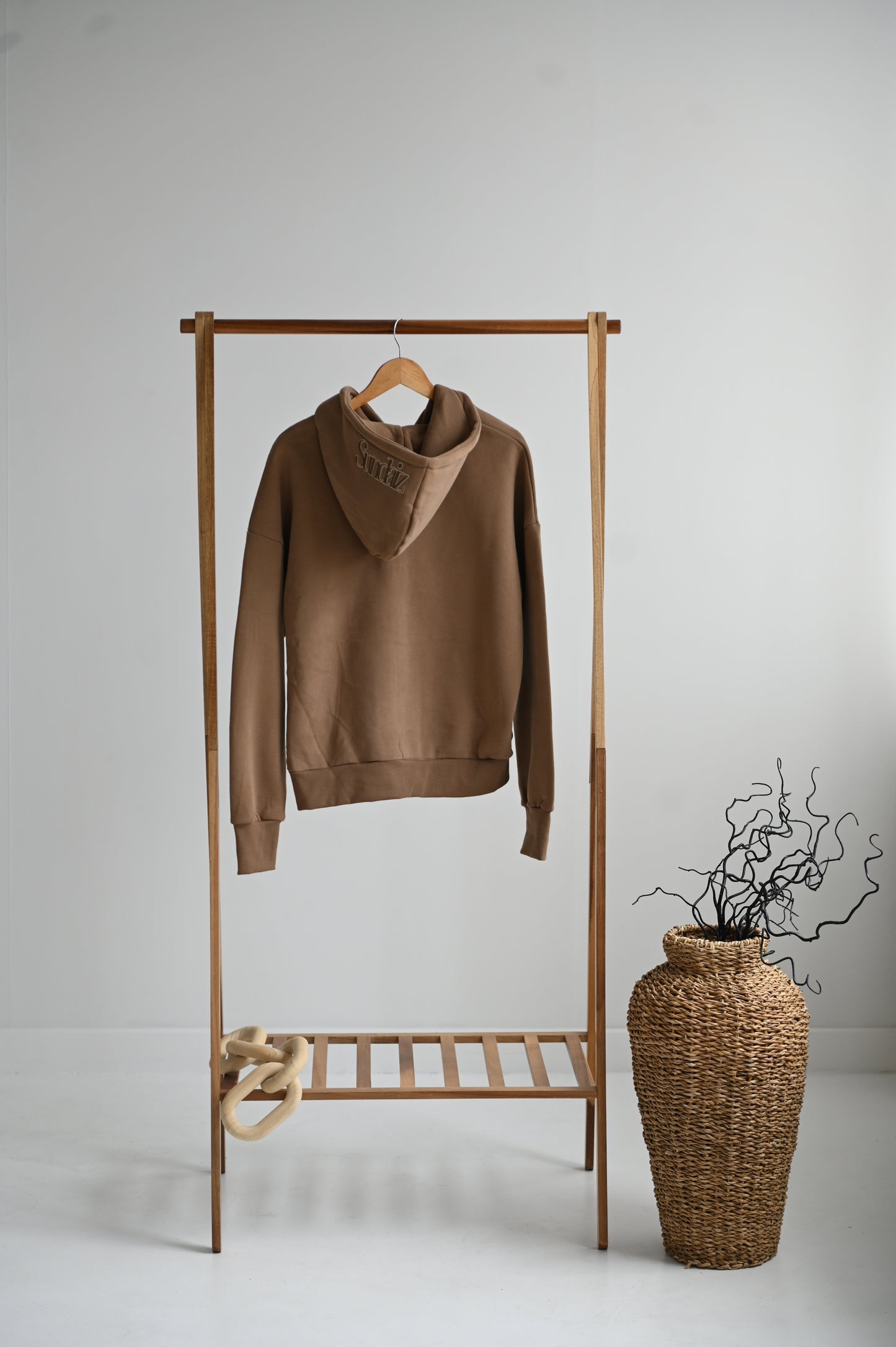 MOCHA Hoodie with zipper.