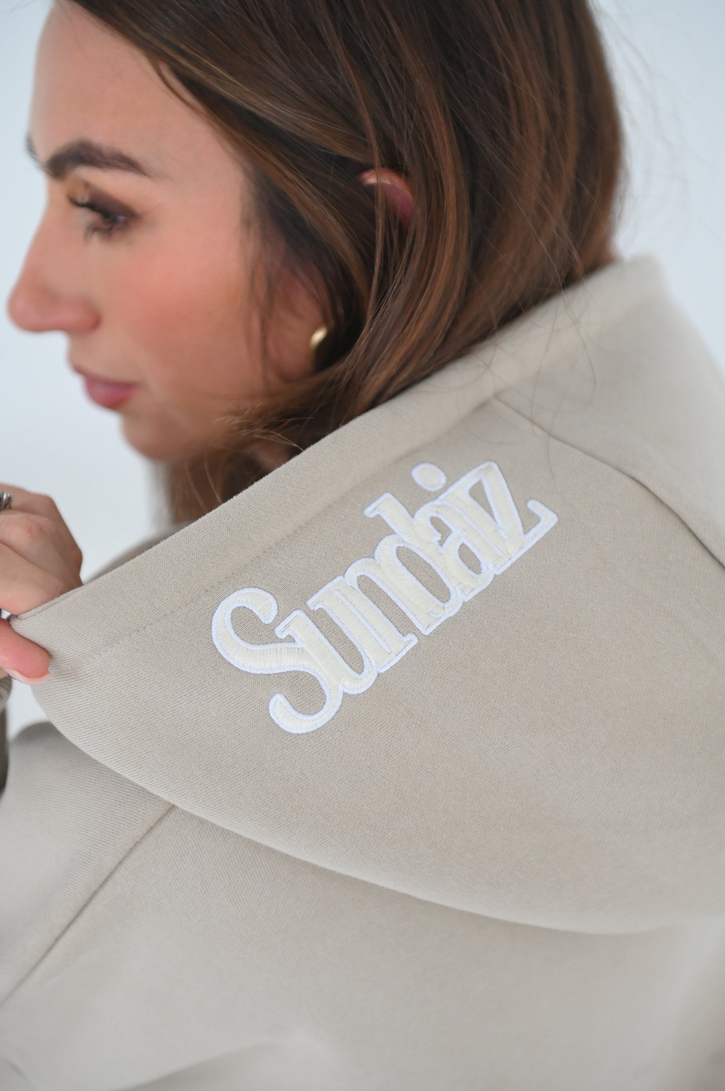 STONE Hoodie with zipper.