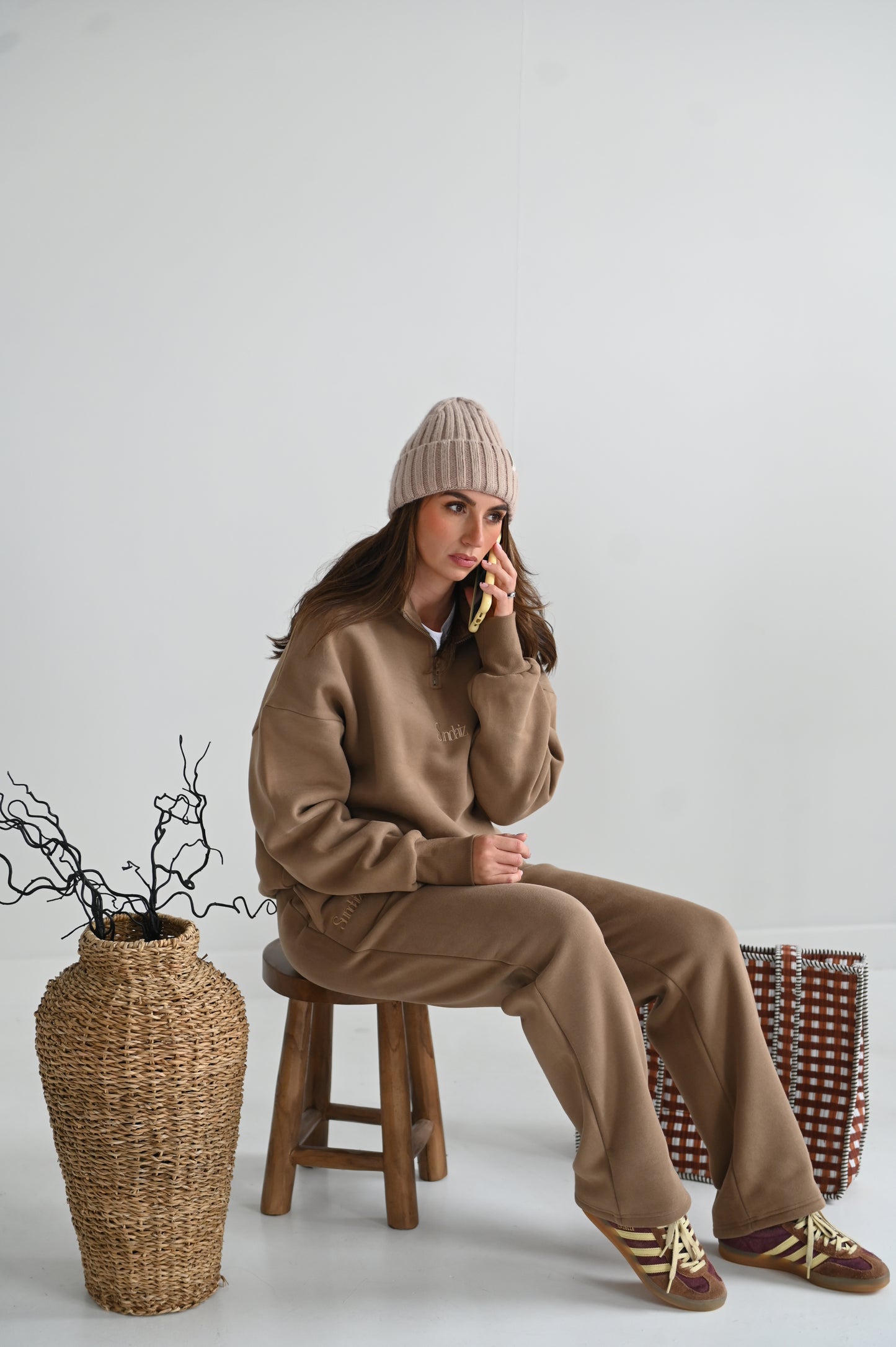Fleece straight leg pants in MOCHA