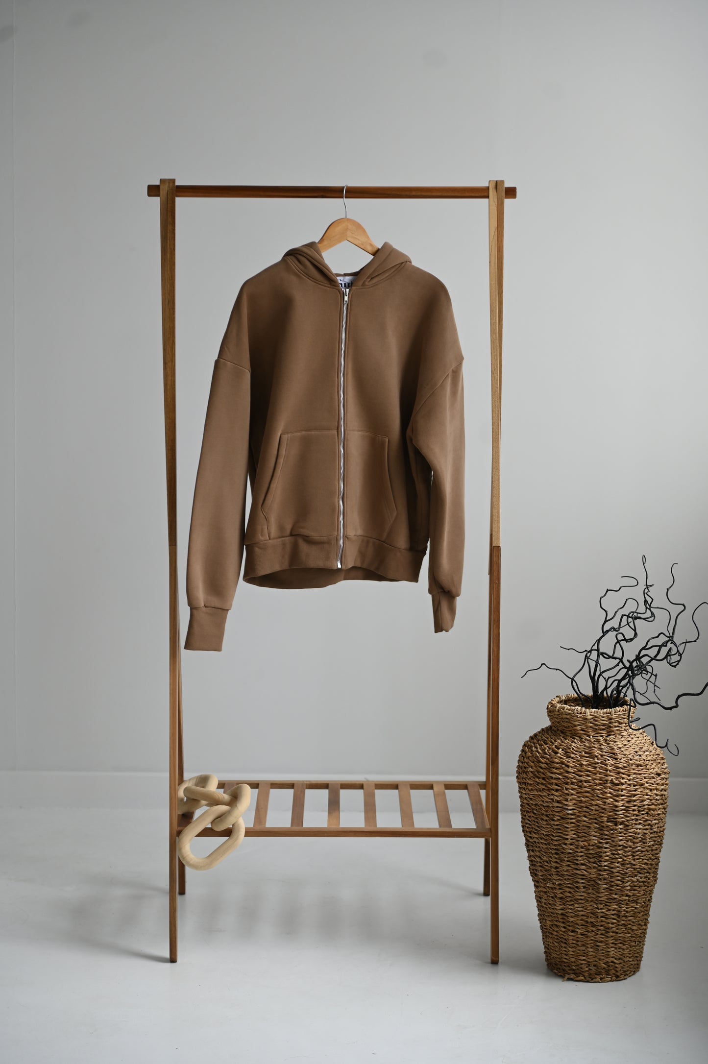 MOCHA Hoodie with zipper.