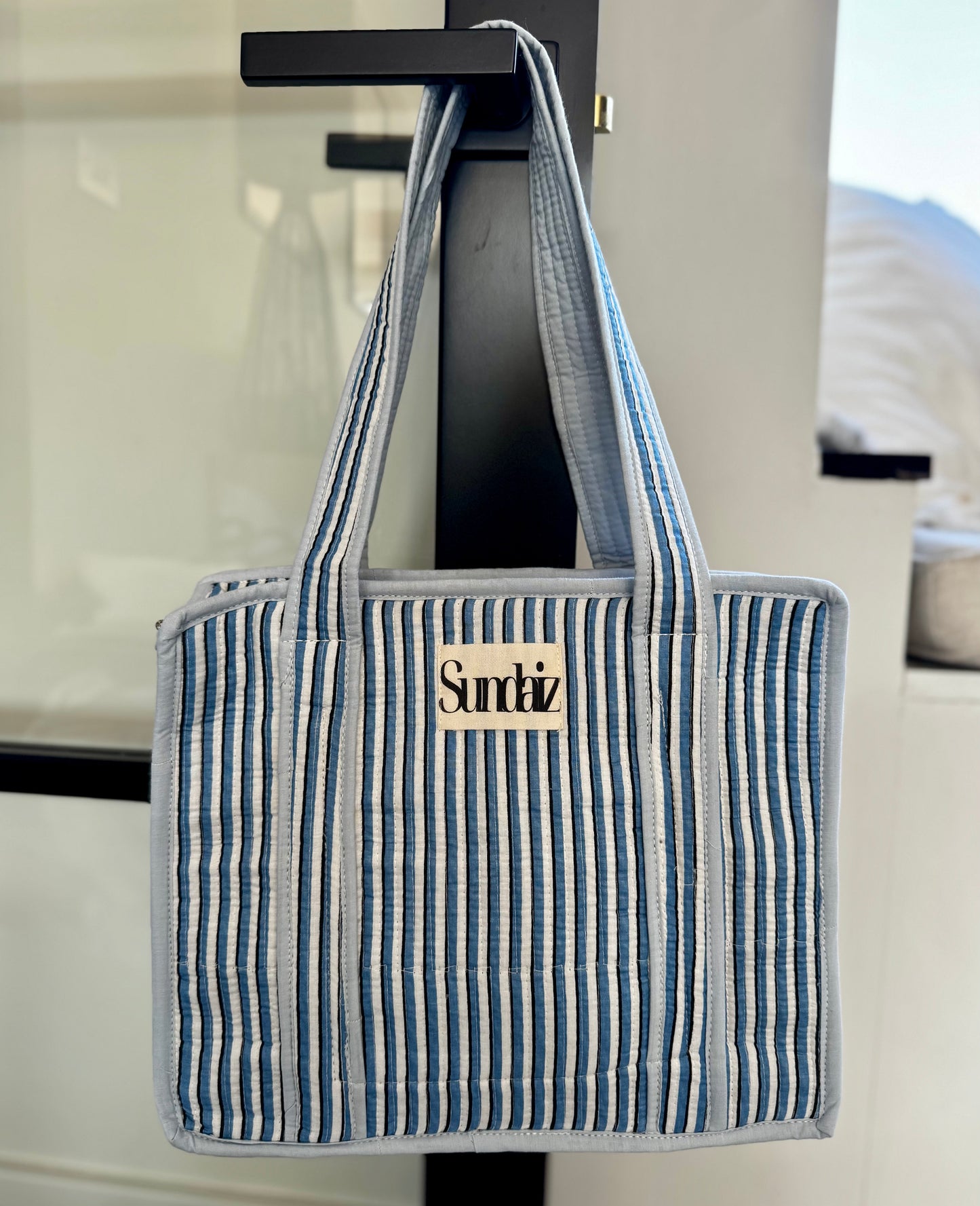 Sea breeze tote bag