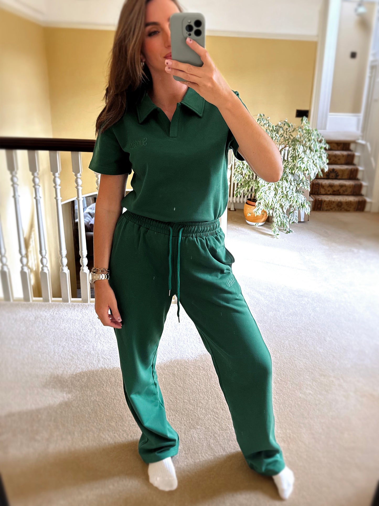 Forest french cotton, fitted collar t-shirt.