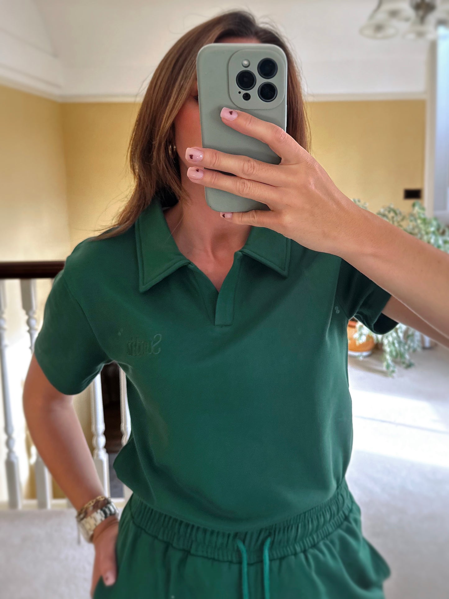Forest french cotton, fitted collar t-shirt.