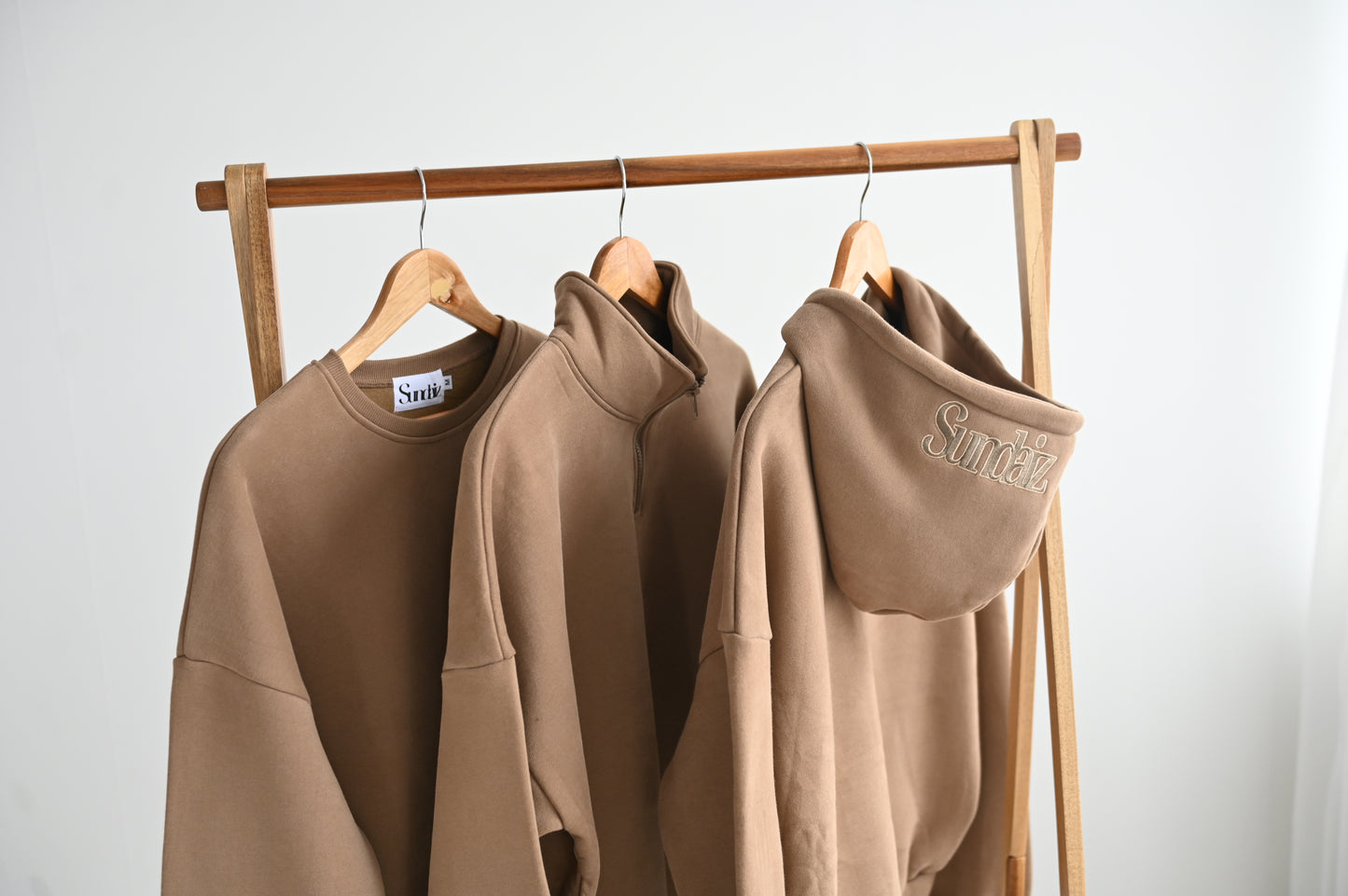 MOCHA Hoodie with zipper.