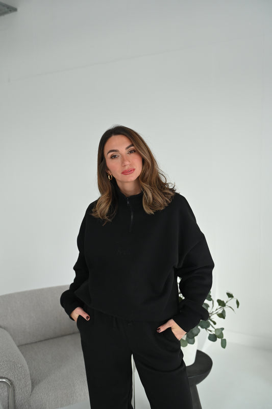 Quarter zip in Black