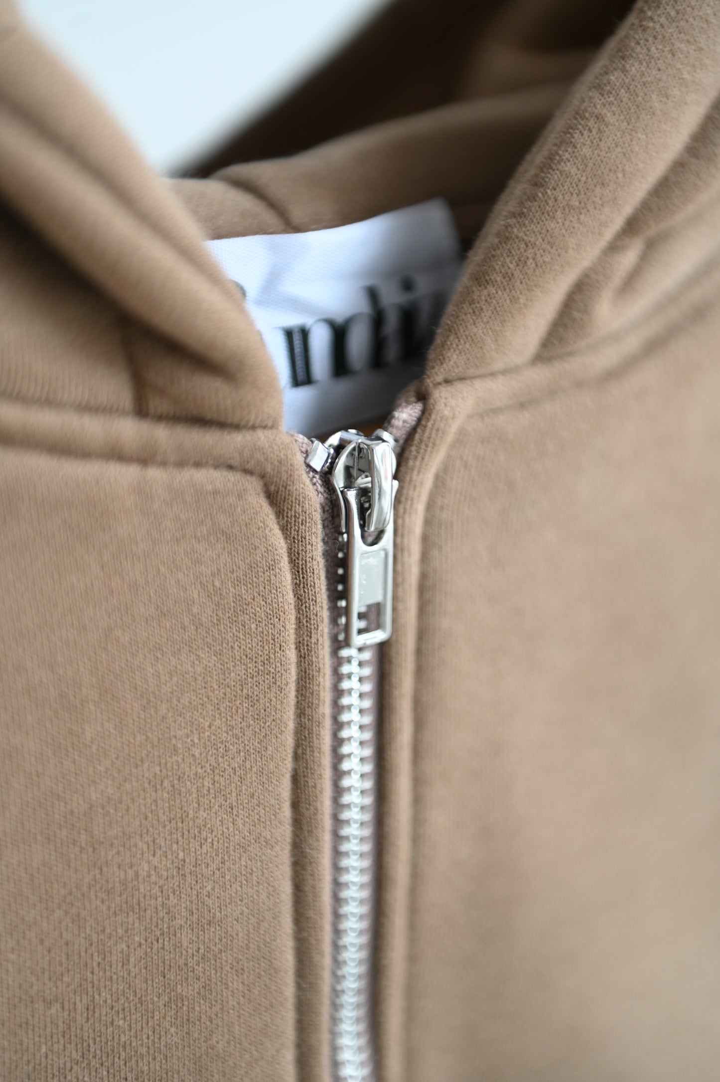 MOCHA Hoodie with zipper.