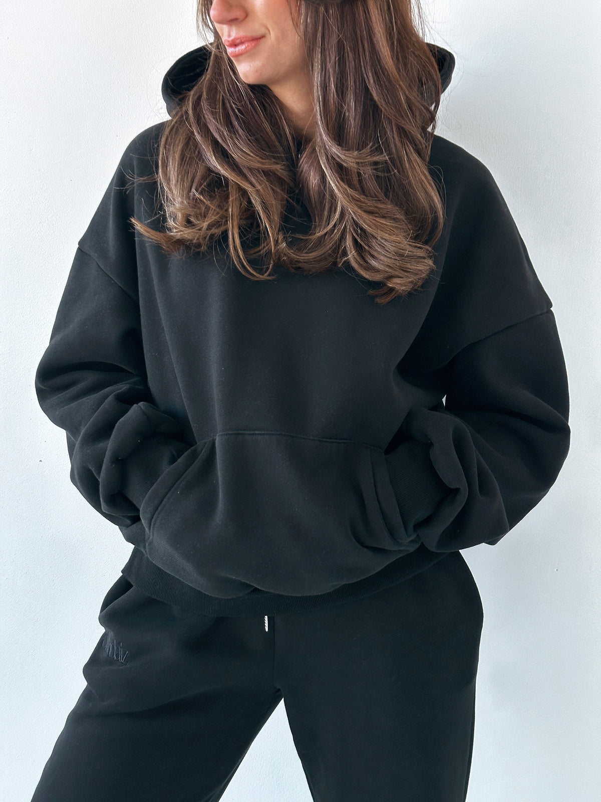 BLACK Hoodie without zipper.